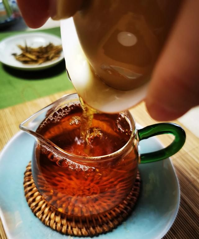 春天喝绿茶胃疼的小伙伴，来一泡古树金针吧！