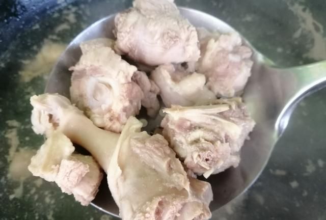 鸭肉和它一起炖，暖胃润肺，冬天不咳嗽，三九天要多吃