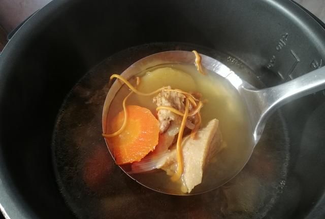 鸭肉和它一起炖，暖胃润肺，冬天不咳嗽，三九天要多吃