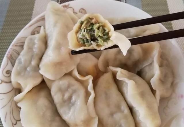 鸡蛋槐树花饺子馅怎么做,槐树花鸡蛋的做法大全图1