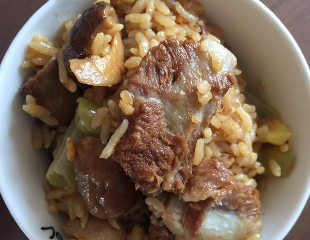 排骨饭怎么做好吃电饭煲(排骨饭怎么做好吃)图2