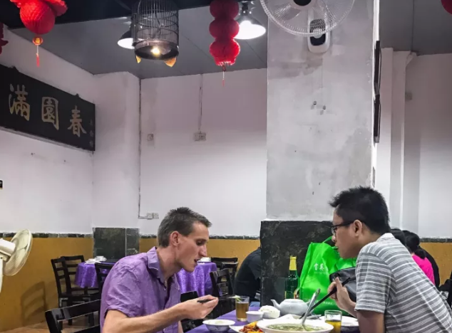 广州美食：藏在荔湾区的金字招牌花雕鸡，足足火了10几年