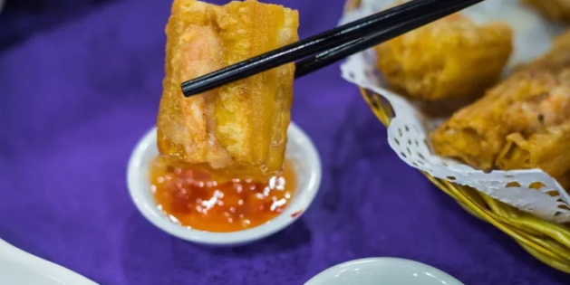 广州美食：藏在荔湾区的金字招牌花雕鸡，足足火了10几年