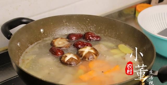 玉米烧排骨怎么做好吃(小年糕玉米烧排骨做法)图6