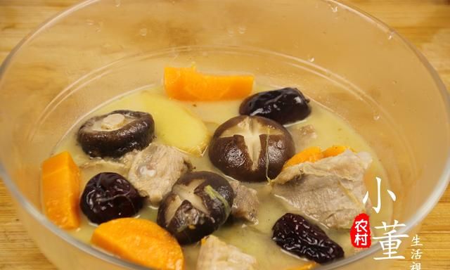 玉米烧排骨怎么做好吃(小年糕玉米烧排骨做法)图8