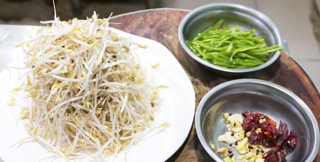 “春吃芽胜吃肉”，这4种芽菜别忘吃，鲜嫩爽口，遇到千万别手软