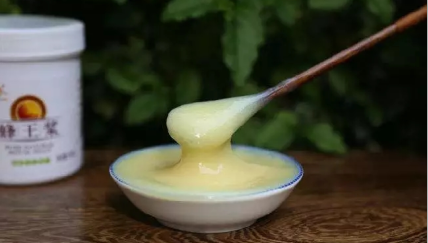 蜂王浆虽好，但不是人人都能吃