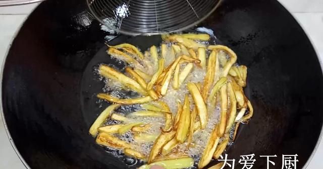 煎饼这样做才好吃，做法比包子简单，比肉饼好吃，家里经常做着吃