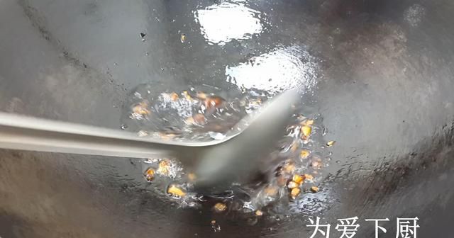 煎饼这样做才好吃，做法比包子简单，比肉饼好吃，家里经常做着吃