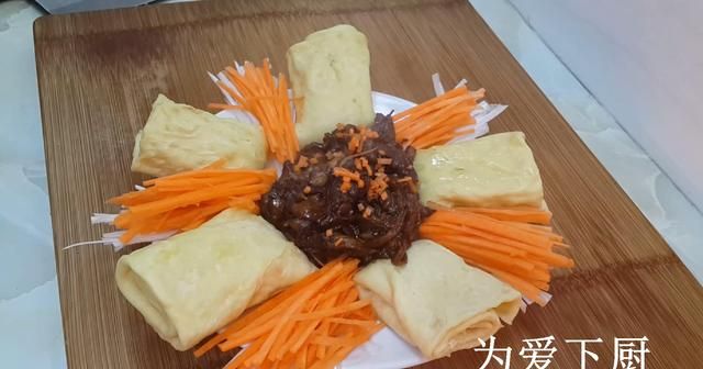 煎饼这样做才好吃，做法比包子简单，比肉饼好吃，家里经常做着吃