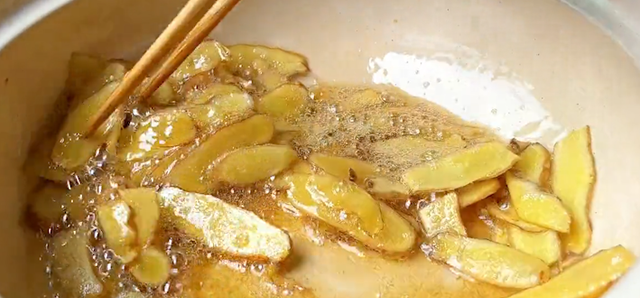 它是湿气“最怕”的食材，夏天使劲吃，除湿祛寒，和鸭肉是绝配