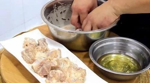 排骨怎么做好吃又美味(腊排骨炖什么比较好吃)图7