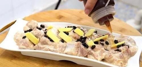 排骨怎么做好吃又美味(腊排骨炖什么比较好吃)图8