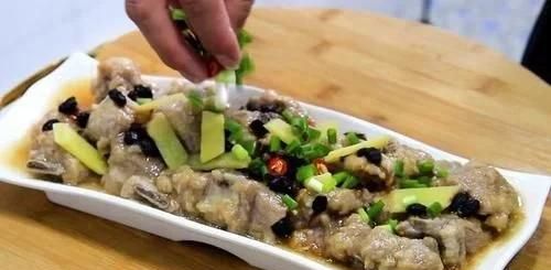 排骨怎么做好吃又美味(腊排骨炖什么比较好吃)图11