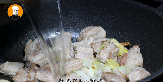 莲藕排骨汤，不要直接下锅炖，教你正确做法，莲藕软糯鲜甜不发黑