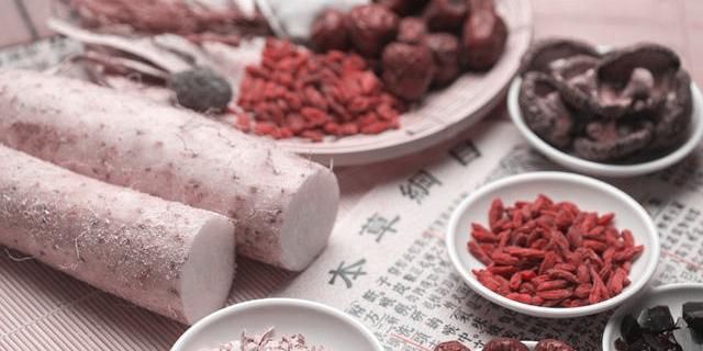 中医食疗验方山药红枣粥，治疗骨质疏松有良效