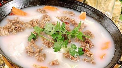 羊肉在冬季煲汤怎么配料最有营养呢图1
