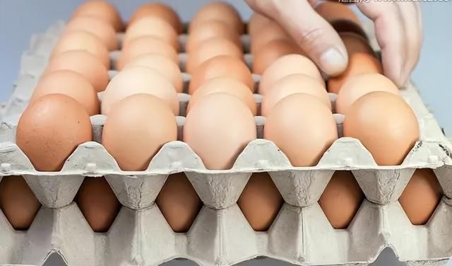 多地的鸡蛋，被爆出有“抗生素残留”的问题，长期吃会毒害健康？
