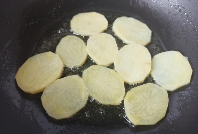 土豆最好吃的6种做法，步骤简单，鲜香美味，快学会做给家人吃吧