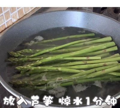 最常吃的家常菜，还属芦笋炒蛋最诱人