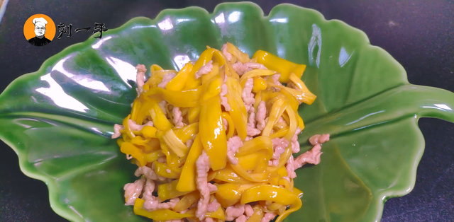 菠萝蜜吃完丝不要扔，教你用来炒肉，做法简单，软糯香甜