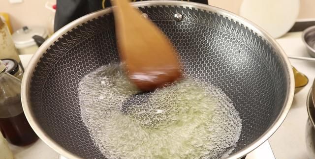 没想到莲藕还能这样做，酥脆香甜口感好，出锅大家抢着吃