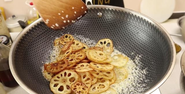 没想到莲藕还能这样做，酥脆香甜口感好，出锅大家抢着吃