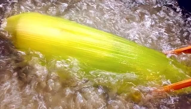 夏日美味，玉米的独特煮法与健康功效！