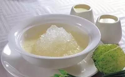 冬天老咳嗽，来碗白芨炖燕窝甜汤润一润