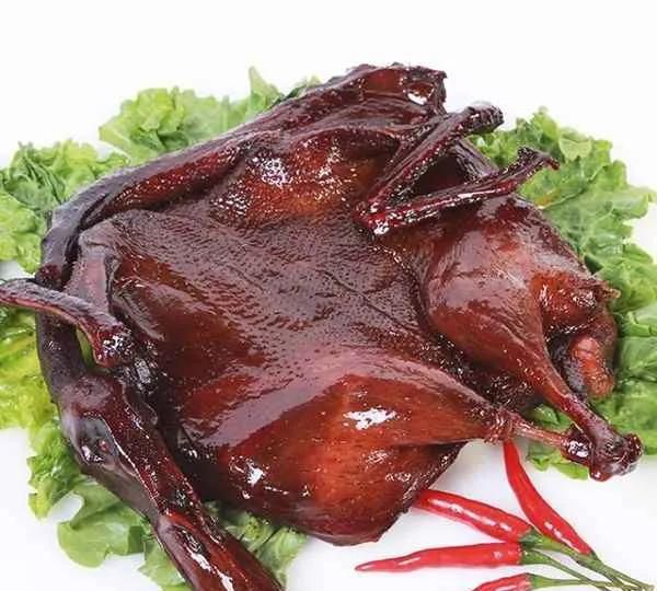 美食“酱板鸭”家庭做法，喜欢的朋友可以尝试