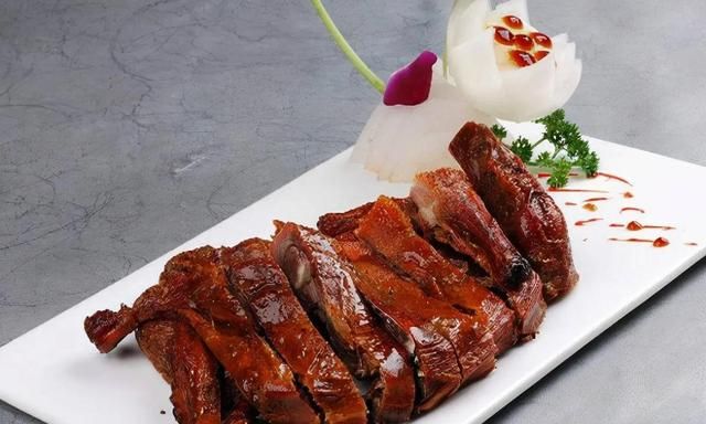 美食“酱板鸭”家庭做法，喜欢的朋友可以尝试