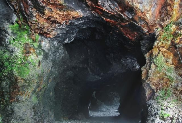 湖北神秘山洞孕有"神鱼"？每年吐鱼上万斤，专家：这鱼可不能吃！