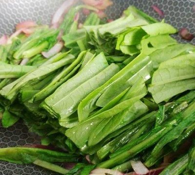 葱椒拌炒绿叶菜你这么做，比买的还好吃