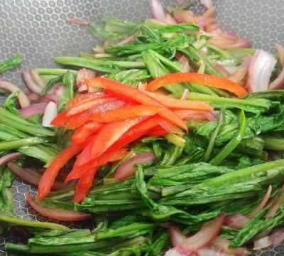 葱椒拌炒绿叶菜你这么做，比买的还好吃