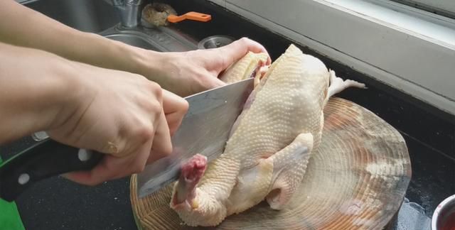 这才是鸡肉最营养吃法，加入一样秋季食材，喷香入味，越吃越香