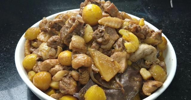 这才是鸡肉最营养吃法，加入一样秋季食材，喷香入味，越吃越香