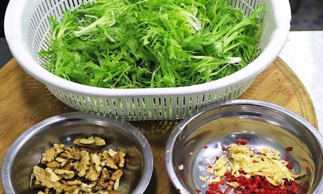 核桃最好吃的2种做法，步骤简单，又香又酥又脆，建议收藏备用