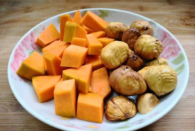 秋天，正是吃板栗的季节，分享7种经典吃法别错过，老少皆宜