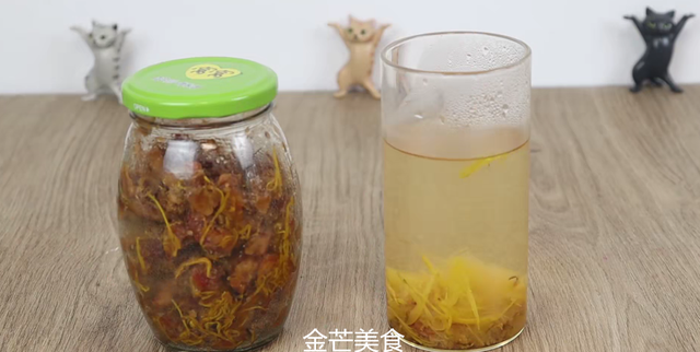 山楂加干菊花，真是太厉害了，奶奶用了50年的配方，做一罐喝半年