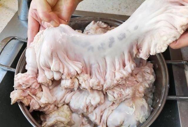 熬猪油时，别直接下锅熬，教你1招，猪油香白无腥味，放1年也不坏