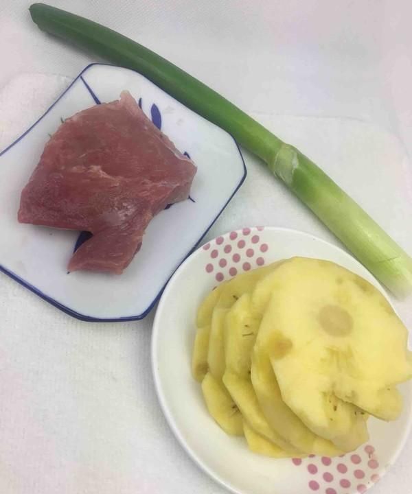 菠萝炒肉的做法是什么图1