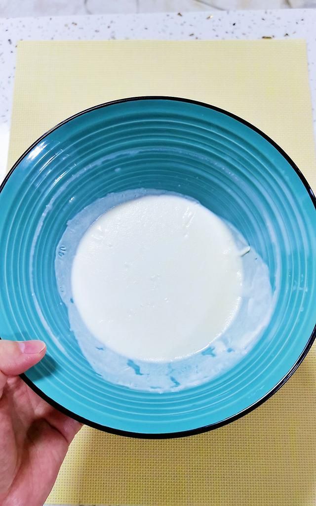 双皮奶不用花钱买，轻松在家做出来，几块钱一大碗，比买的还好喝