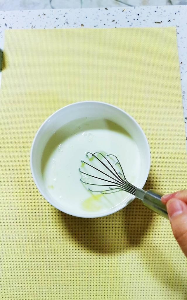 双皮奶不用花钱买，轻松在家做出来，几块钱一大碗，比买的还好喝