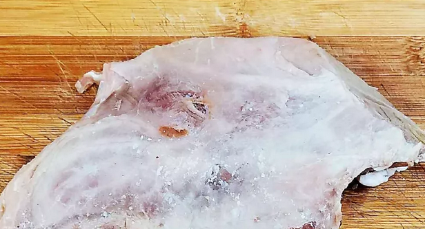 大冷天，你为何不来碗热腾腾的羊肉汤面？汤鲜味美，做法简单！
