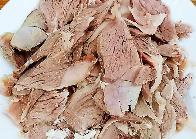 大冷天，你为何不来碗热腾腾的羊肉汤面？汤鲜味美，做法简单！