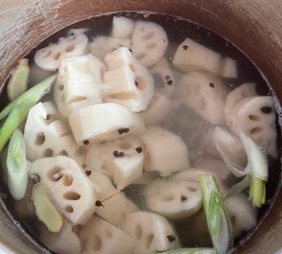 让食客踏破门槛的的莲藕排骨汤做法，学会了你也能火