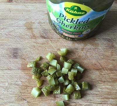 酸瓜鸡肉沙拉的做法