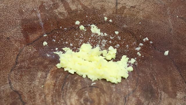 经典老菜赛螃蟹的做法，香味浓郁，做法简单，年夜饭可以露一手