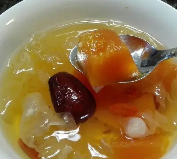 它们两个一起炖，每周喝3次，满满的胶原蛋白，告别黄脸婆