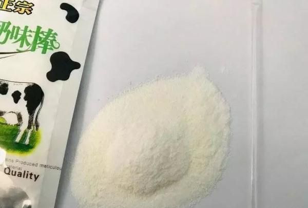 孩子吃这种零食怎么像吸“白粉”?十几个同学轮流吸食